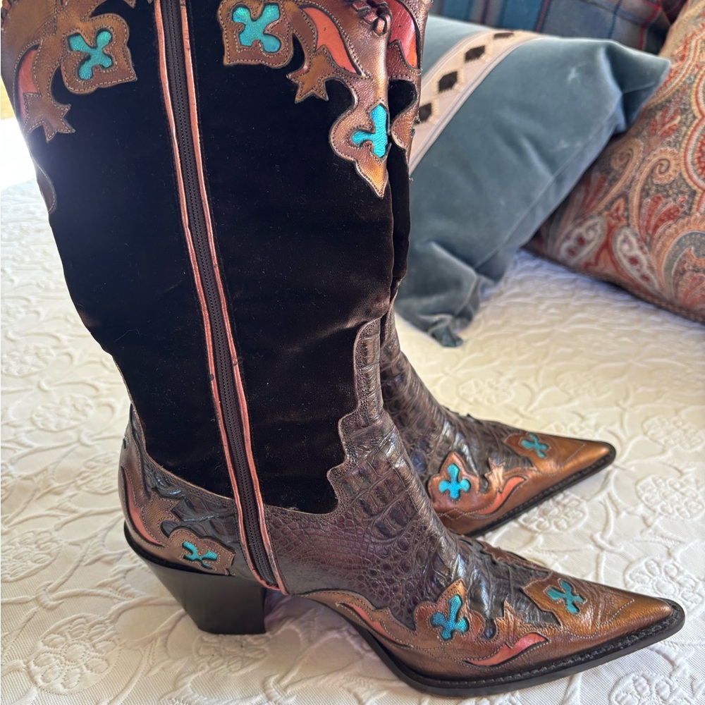 Donald J. Pliner Black & Turquoise Embroidered Western Heeled Boots